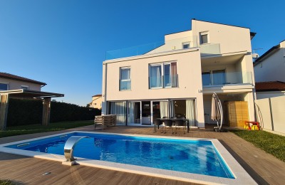 Luxury villa with a view of the sea in the vicinity of Poreč